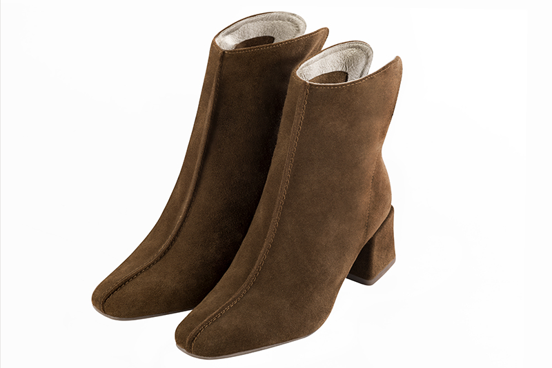 Chocolate brown women's ankle boots with a zip at the back. Square toe. Medium block heels. Front view - Florence KOOIJMAN